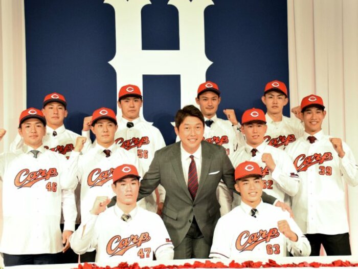 《リーグ3連覇の栄光再び》世代交代に意識改革…広島・新井監督は未解決の難題をどう解決する？「カープの伝統は…」＜Number Web＞ photograph by JIJI PRESS