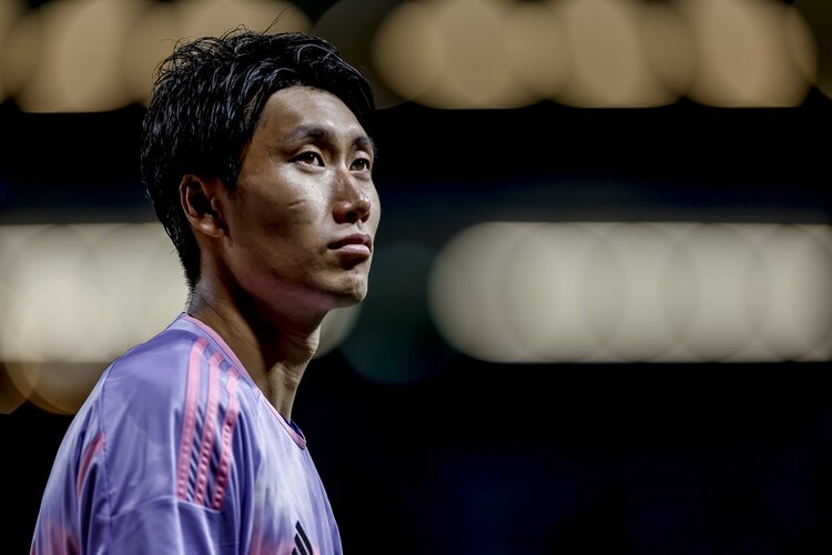 遠藤航 日本代表 ドイツ戦 マッチデー入り オーセンティック 正規品 新品 L HATTRICK（ハットトリック）-選手の想いをファンへ届ける公式