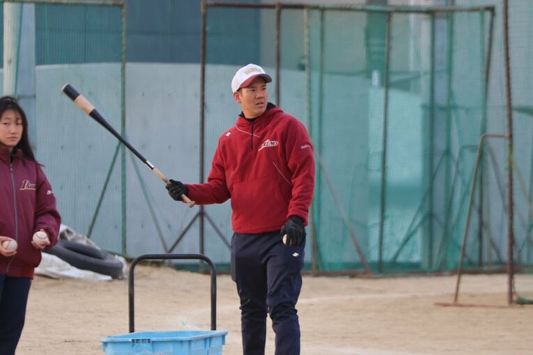 生野高校を率いる38歳の吉村監督　©Fumi Sawai