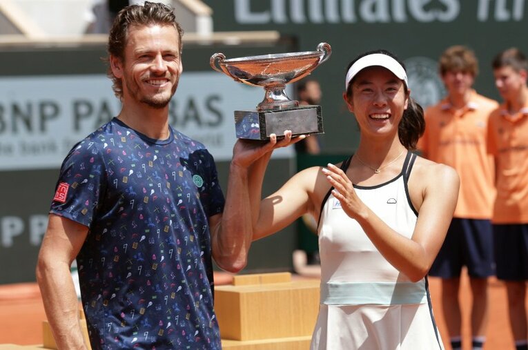 杉山愛とブパシの優勝から23年、フランスのパリで開催されている全仏オープンで24歳の柴原瑛菜が日本女子3人目のミックスダブルス・チャンピオンになった ／ photograph by Hiromasa Mano