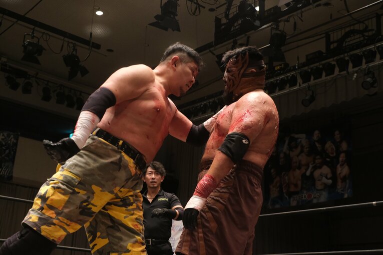 蛍光灯で殴り合い、大流血して…メキシコ人デスマッチファイター「もっと日本にいたい」ビオレント・ジャックの切実な思い「外国人がって…でも、ここがオレの家」(34)