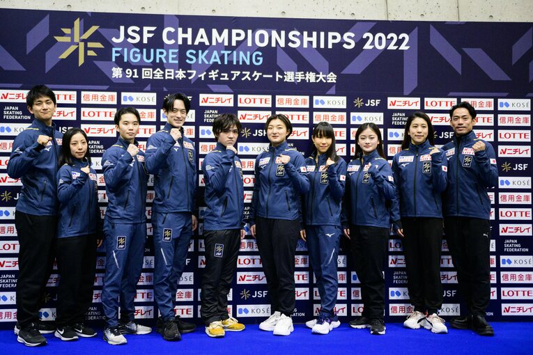 翌日にメダリスト・オン・アイスを控えていたが、夜11時からの会見に出席し取材対応する選手たち　©Asami Enomoto