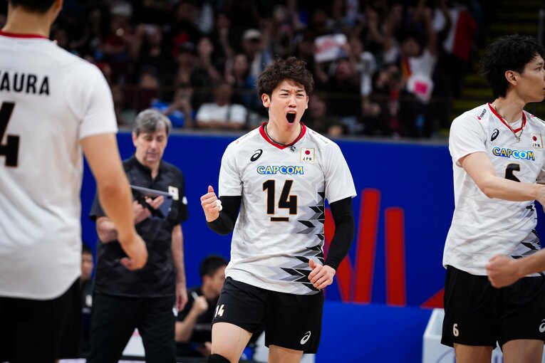 石川祐希（VNLフランス戦）　©︎Volleyball World