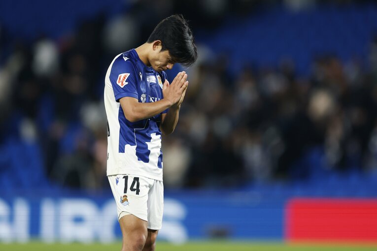 久保建英がマドリー戦後ファンに謝罪も…「エムバペとビニシウスはタケに手を焼いていた」カメラマン、久保本人が感じた「悪い中での好材料」(2)