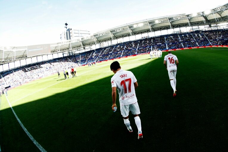 敵地の少年ファンから「KUBO！」と声が飛ぶ人気の中… 久保建英が“万全でなくても”フル出場で頼られた理由〈撮影者の視点〉(11)