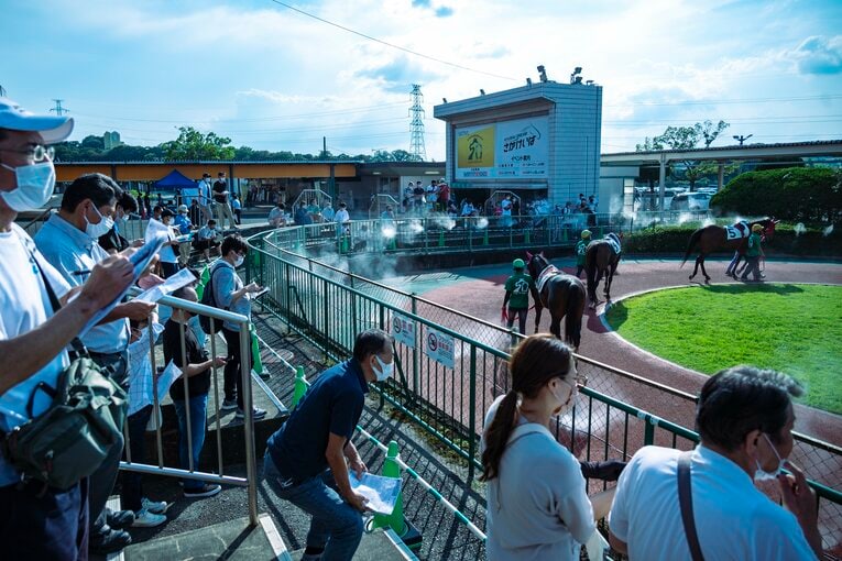 パドックもノスタルジックな雰囲気　© Takuya Sugiyama