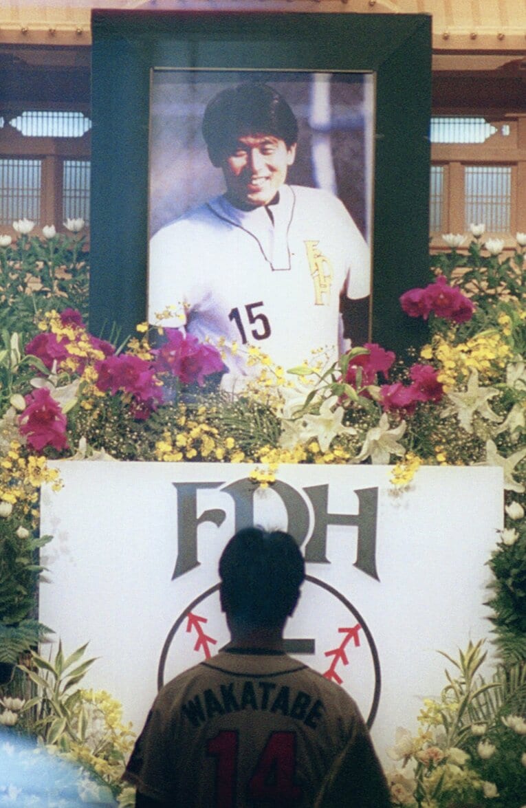 弔辞を読む若田部　©KYODO
