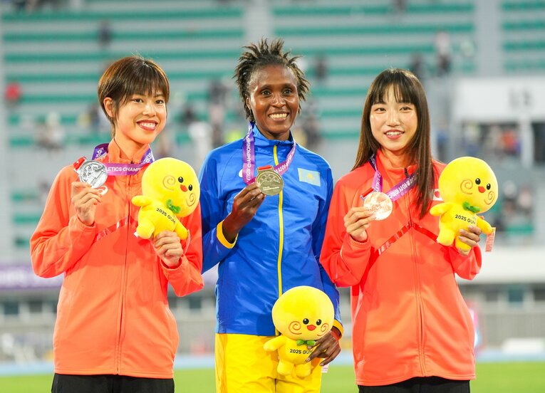 まさかのアクシデントで「走り直し」となったアジア選手権の女子1万ｍ。それでも廣中璃梨佳（日本郵政G）と矢田みくに（エディオン）が銀、銅メダルに食い込んだ　©Satoshi Wada