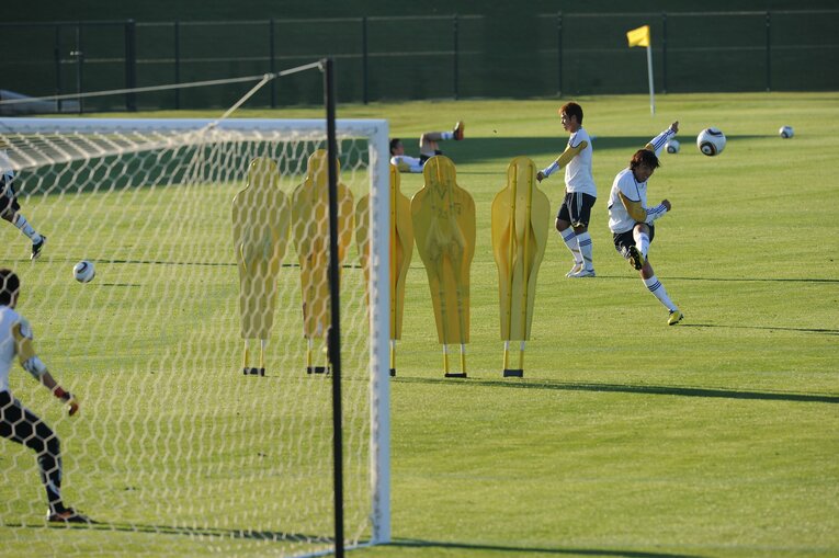2010年の中村俊輔のFK練習　©JMPA