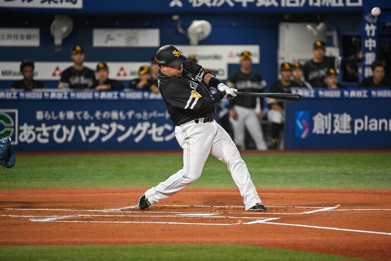 日本シリーズ第2戦、初回に山川穂高が先制2ランを放つ　©︎Nanae Suzuki