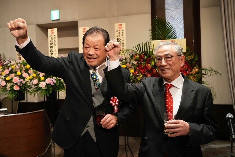 藤波辰爾と猪木啓介さん　©Essei Hara