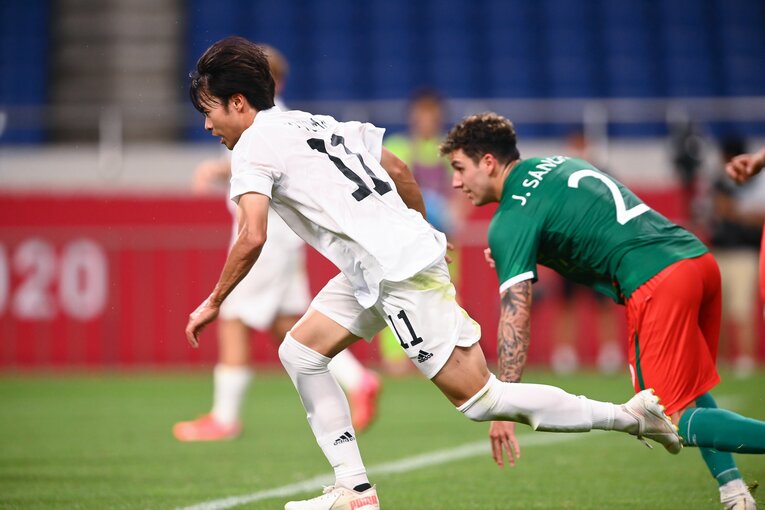 メキシコに敗れた東京五輪の3位決定戦。三笘は62分から途中出場　©JMPA