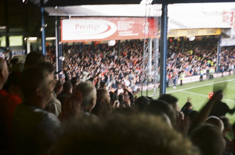 ルートンタウンの本拠地「ケニルワース・ロード」。住宅街の真っ只中に位置する　©︎Yudai Emmei