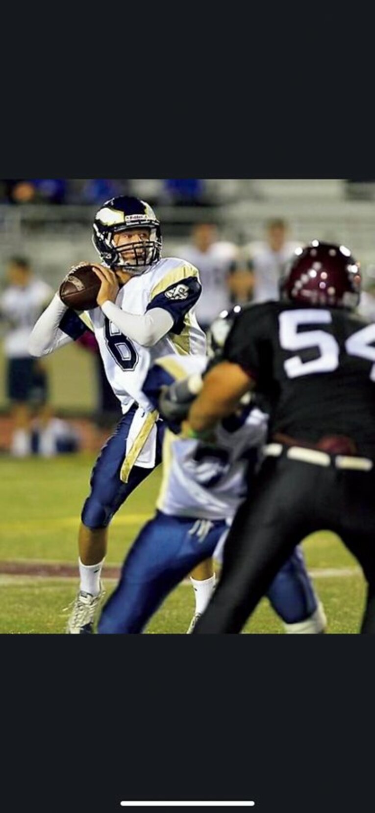 高校時代はアメフト選手としても活躍　写真=母クミさん提供