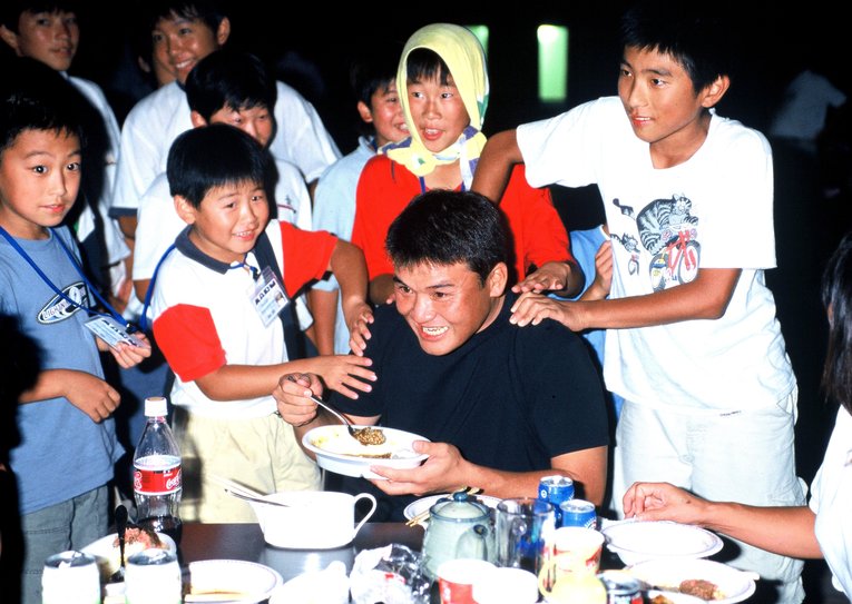 「丸山茂樹選手とゴルフキャンプ」バーベキュー大会　©︎BUNGEI SHUNJU