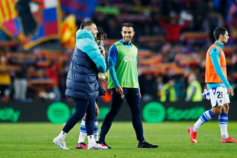 「クボのことは知ってるよ」バルササポに久保建英が笑顔で… 放送なしが惜しい「名手ブスケッツが声を荒げた」鮮烈プレー〈現地撮影〉(54)