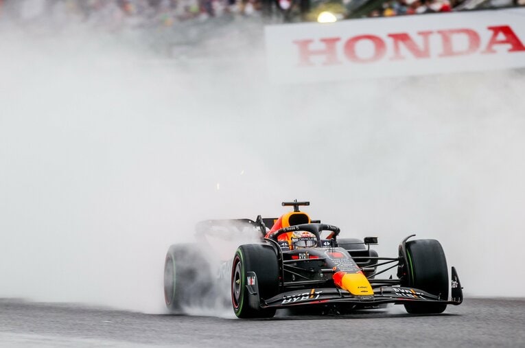 2022年の日本GPで、悪天候のなかトップフィニッシュしたフェルスタッペン ／ photograph by Getty Images / Red Bull Content Pool