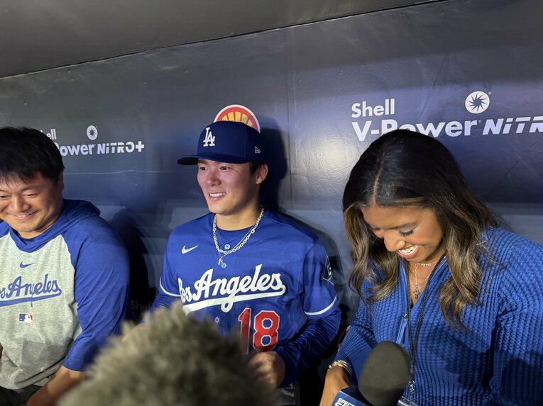 【テレビに映らないドジャース＆大谷写真】登板前日の囲み取材の山本（写真は右に続きます）　©Naoyuki Yanagihara