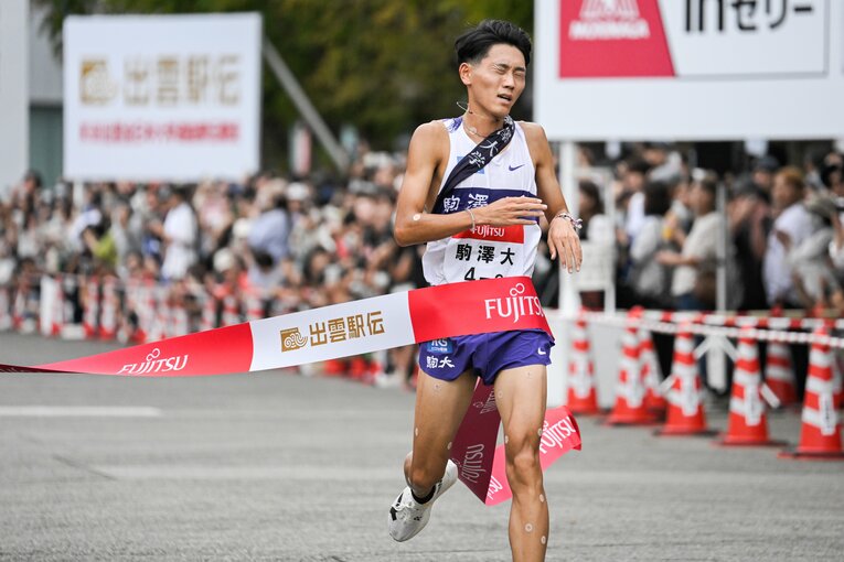 駒大はエースの篠原倖太朗（4年）が平林に振り切られ2位　©Nanae Suzuki