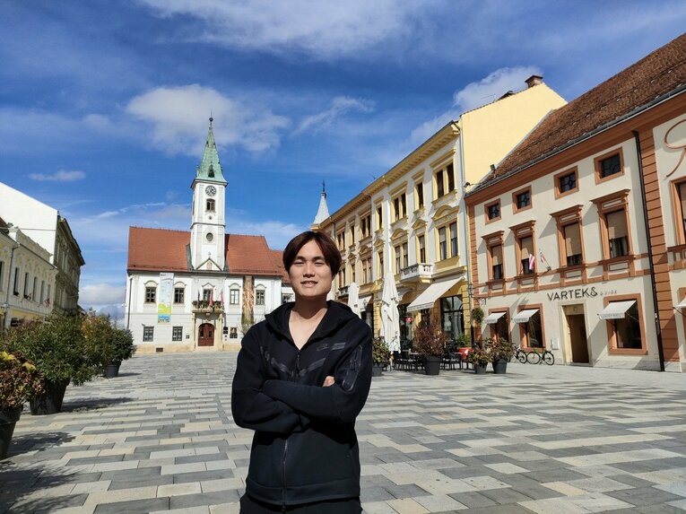 バラジディンの中心部、トミスラフ王広場にて　©Yasuyuki Nagatsuka