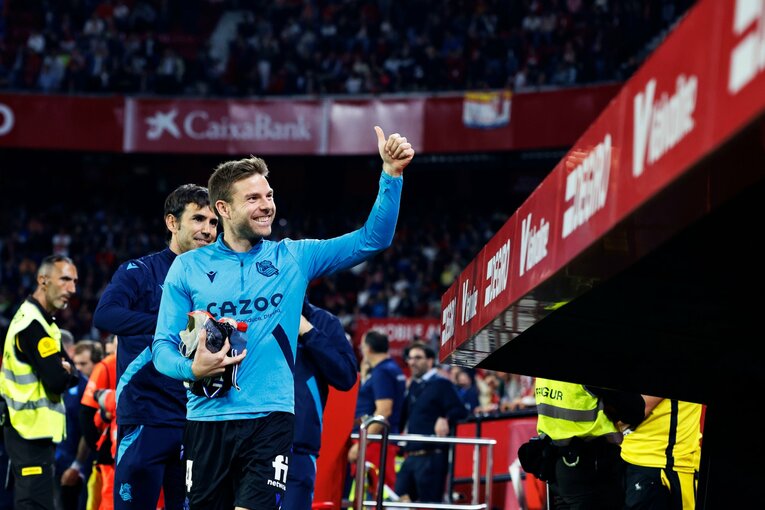 久保建英「脱臼ケガ明け緊急出場」を撮った…W杯へ頼もしい攻撃力と“激論”、気になるのは“ほぼ90分プレー時の疲労感”(7)