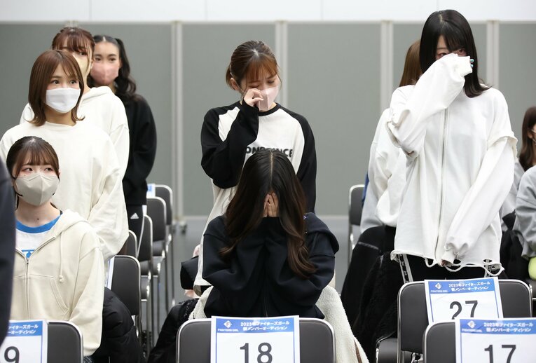 昨年末に行われた、ファイターズガール新メンバーオーディション。合格者も不合格者も涙を流した　©Sankei Shimbun