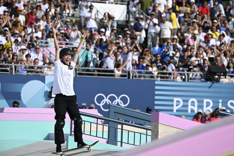 金メダルを決め、笑顔でガッツポーズを見せた吉沢　©Asami Enomoto／JMPA