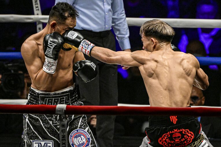 堤聖也vs.ノニト・ドネア。12月17日、両国国技館　©Takuya Sugiyama