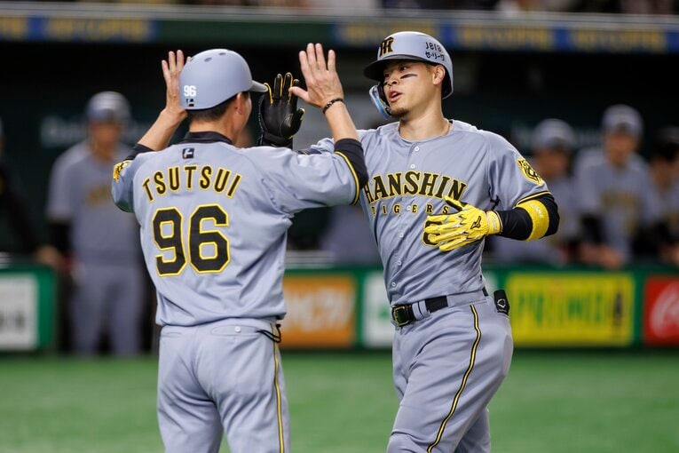 佐藤輝明ら近年の阪神の中心選手は大卒即戦力が多い　©Kiichi Matsumoto