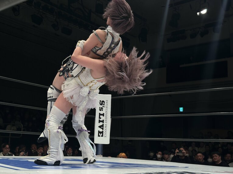 安納サオリvs中野たむ　©Norihiro Hashimoto