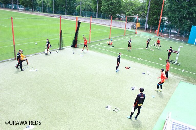 大槻監督が明かす浦和のコロナ対策。在宅トレに専用マスク、選手のケア。(7) ／ photograph by URAWA REDS