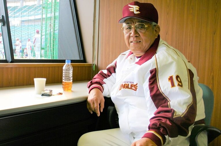 野村克也は楽天監督1年目のシーズン開幕前に、1時間のインタビューに応じてくれた。写真はその時の様子 ／ photograph by Genki Taguchi