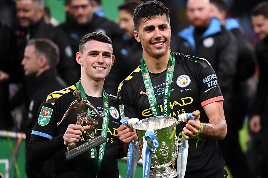 “たかがリーグ杯”3連覇の大偉業。揺れるマンCで輝く19歳フォデン。<Number Web> photograph by Getty Images