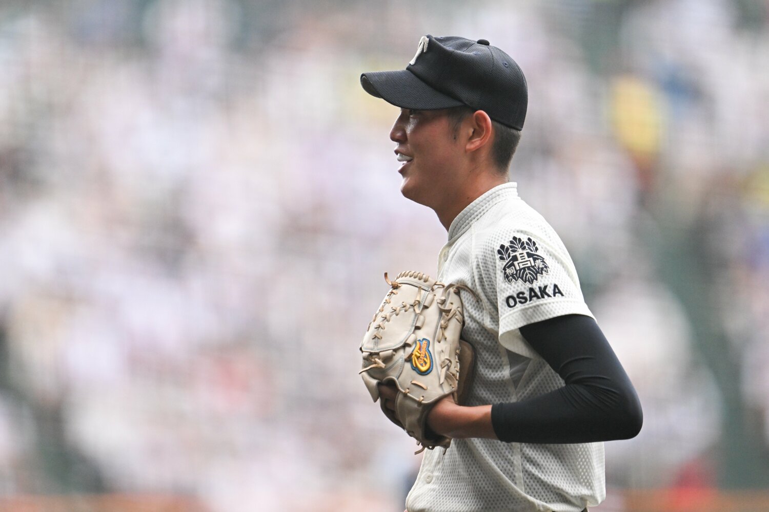 大阪桐蔭のエース・川原嗣貴もベージュ色のグラブだった