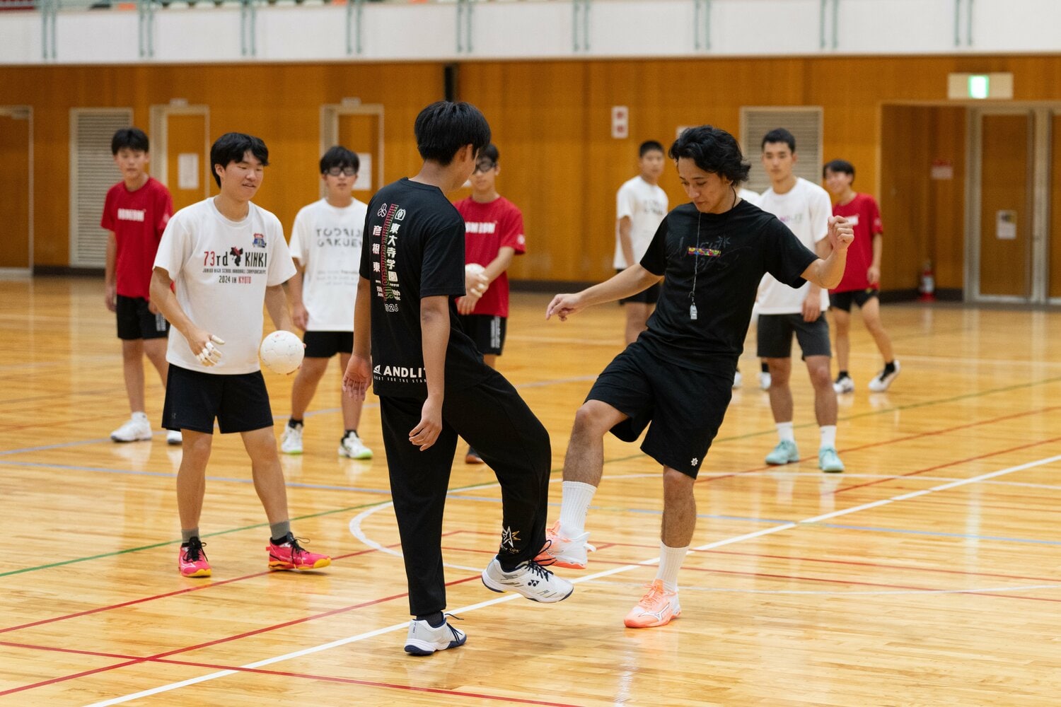 様々な動きを取り入れたレーニングを組み込むが…「その分、時間は足りなくなる」（安井監督）そう　©Shiro Miyake