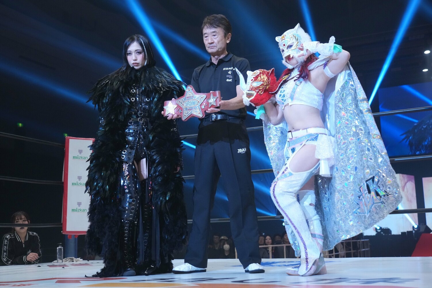 上谷沙弥の赤いベルトに挑んだスターライト・キッド。2月7日、大阪府立体育会館第1競技場　©Essei Hara