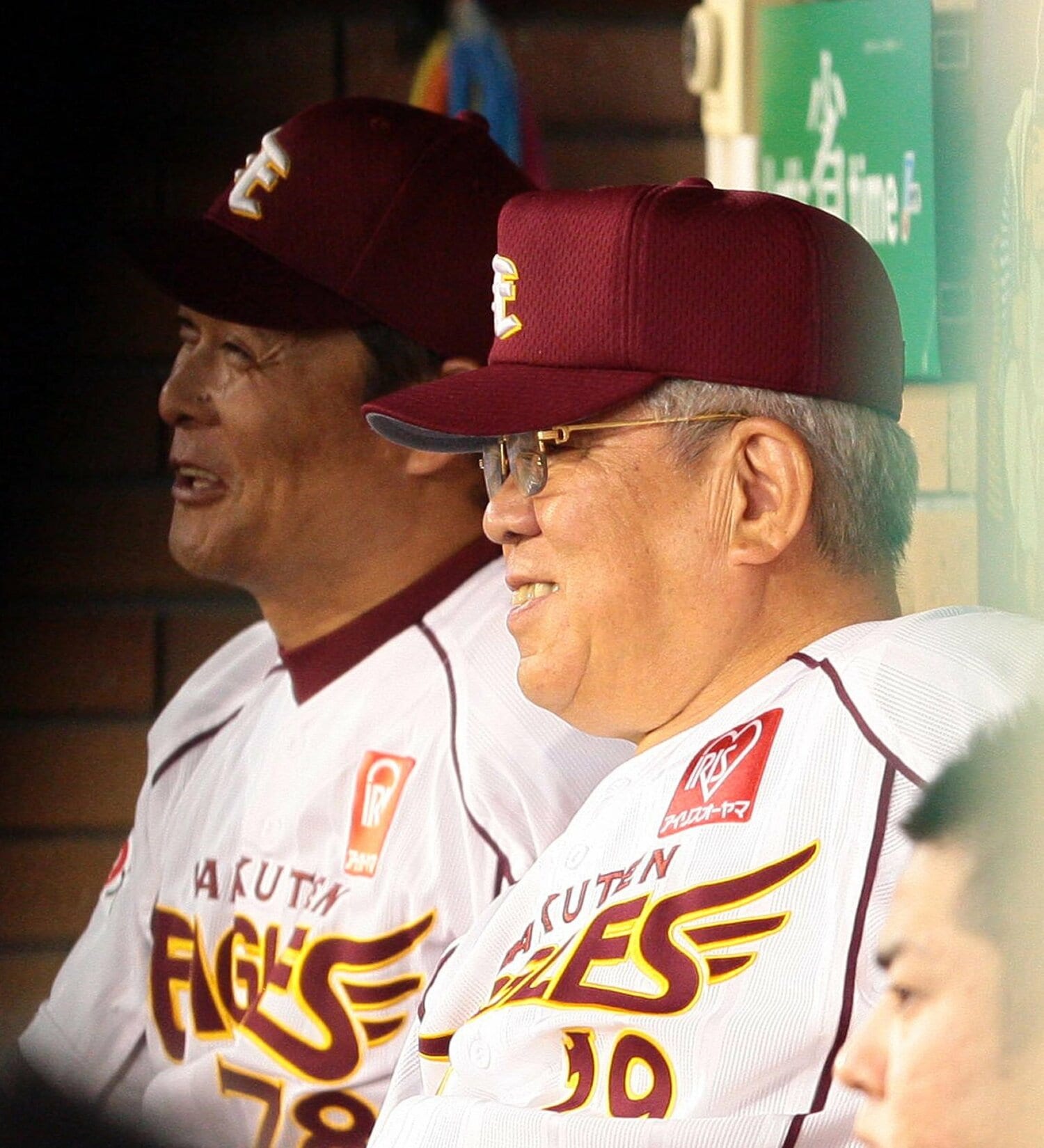 2009年、楽天時代の野村克也監督と橋上ヘッドコーチ。橋上氏は2005年から野村監督が退任する09年まで楽天でコーチを務めた ©Sankei Shimbun