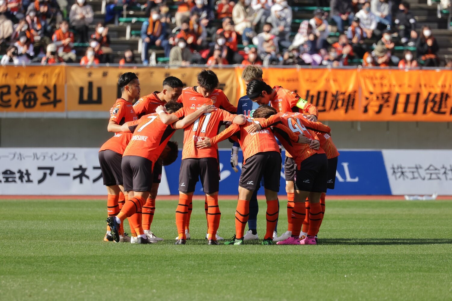 昨季はJ2最下位に終わったレノファ山口。渡邉監督のもと、J1昇格へ向けた熾烈なシーズンが幕を開けた　©︎J.LEAGUE