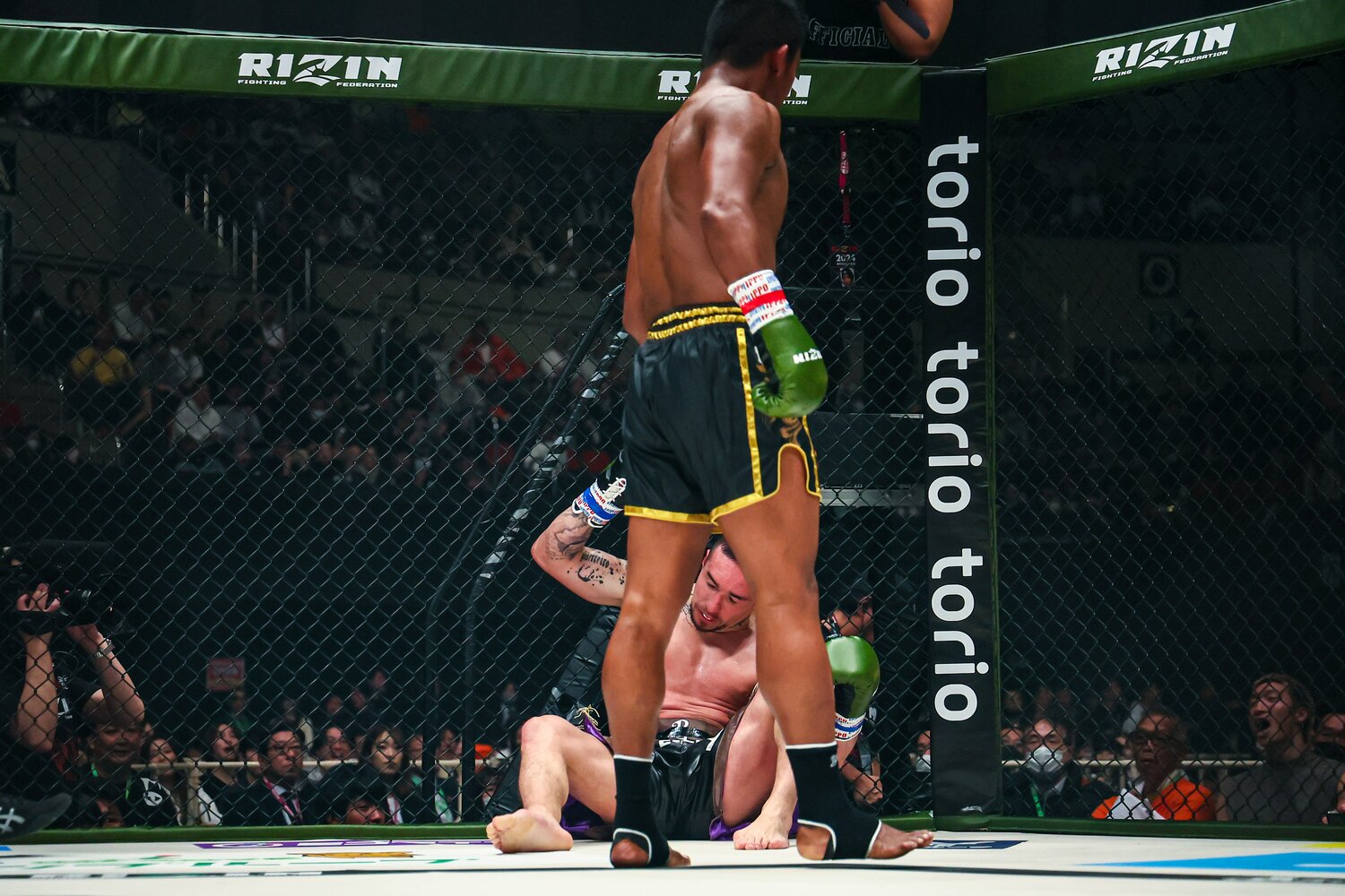 ブアカーオの右ストレートに崩れ落ちた木村は、起き上がることができなかった　©RIZIN FF Susumu Nagao