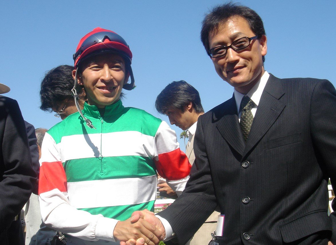 シーザリオとアメリカンオークスを圧勝した福永祐一（左）と