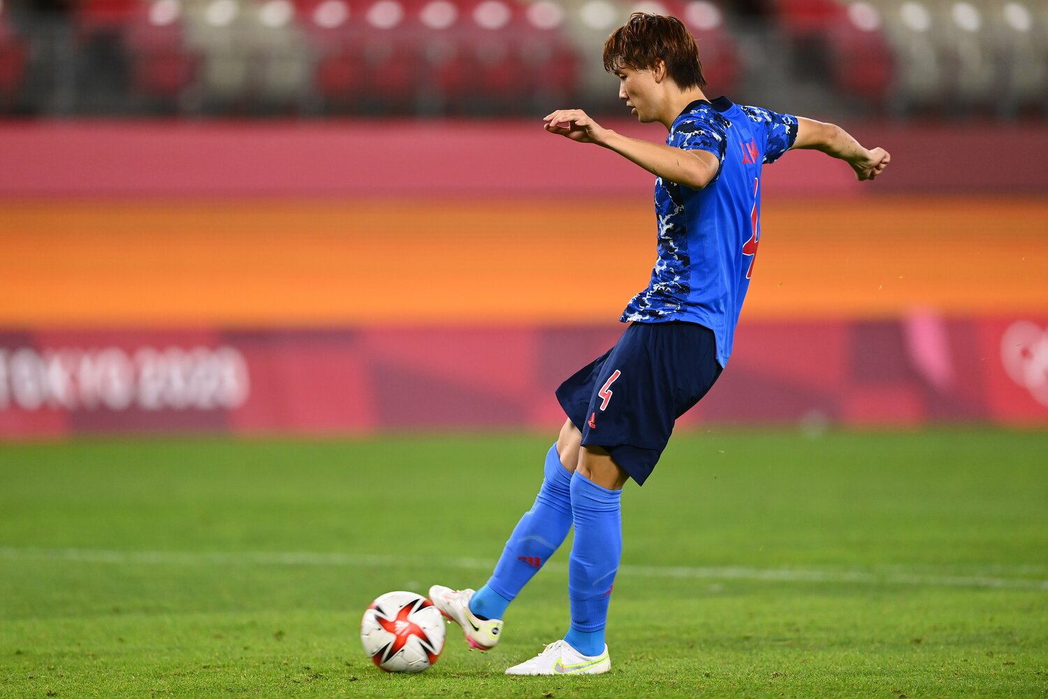 東京五輪準々決勝PK戦でのキック ©Takuya Kaneko/JMPA