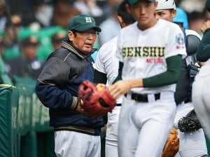 “78歳間近の監督”が甲子園で本音ポツリ「子どもたちにチャンスをもらったのに」「ご苦労様、と」大阪桐蔭と接戦センバツ4強…専大松戸が得た確信
