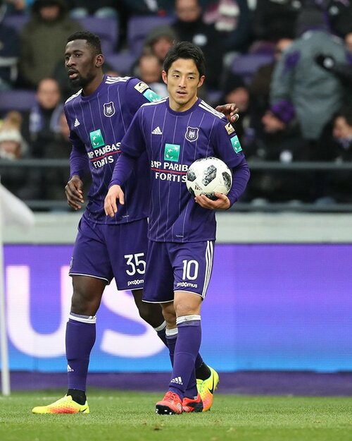 森岡亮太が考える代表と背番号10。ベルギー名門で早くも中心選手に