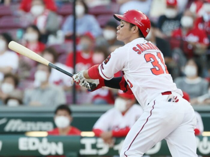 「セは選手が縛られているというか、形がある。でも、パは…」選手を“育てない”小窪哲也コーチがカープで描く新たな指導者像とは＜Number Web＞ photograph by JIJI PHOTO