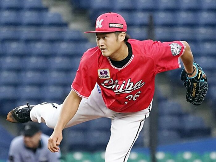 右肘手術から復活のロッテ有吉優樹。七夕の夜に挙げた679日ぶりの勝利。＜Number Web＞ photograph by Kyodo News