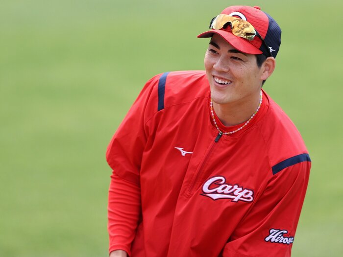 球数減らして大進化！ カープ九里亜蓮の投球を激変させた藤井コーチのある言葉と「ゾーンで勝負する」投球術＜Number Web＞ photograph by JIJI PRESS