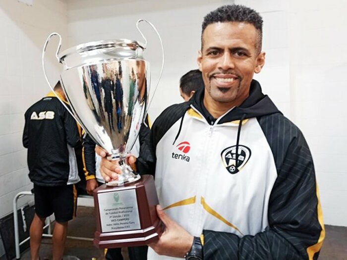 『オールドルーキー』顔負けのドラマ性… “ブラジルで運営クラブが2年連続昇格”三都主アレサンドロの引退後がスゴい〈両親・妻に直撃〉＜Number Web＞ photograph by Hiroaki Sawada