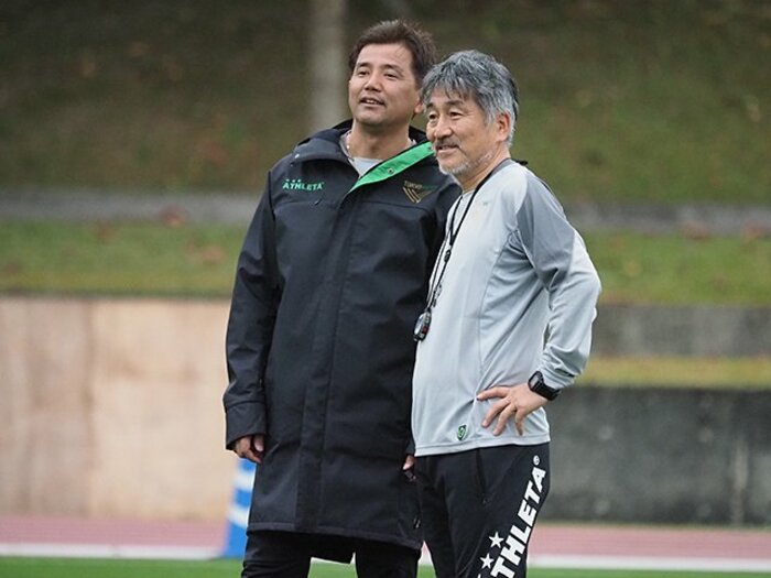 東京V永井監督が招いた“吉武先生”。35年対話を重ねた師弟のサッカー。＜Number Web＞ photograph by Tetsuro Kaieda