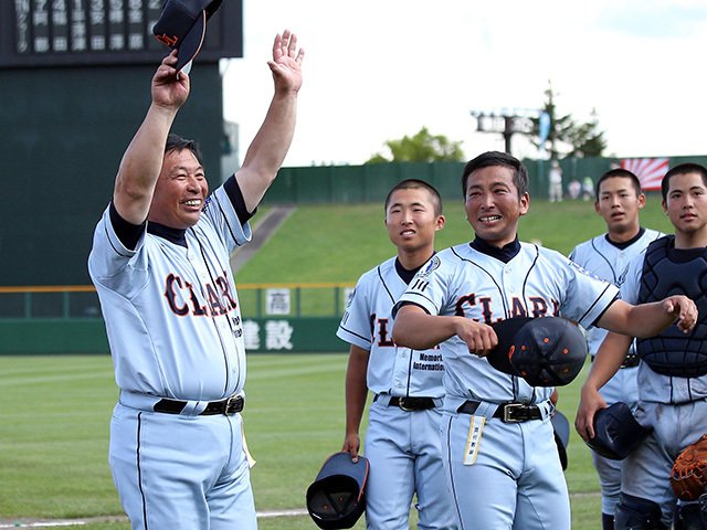クラーク記念国際高等学校　野球部ウェア クラーク記念国際高校野球部ユニフォームのデザイン解説クラーク