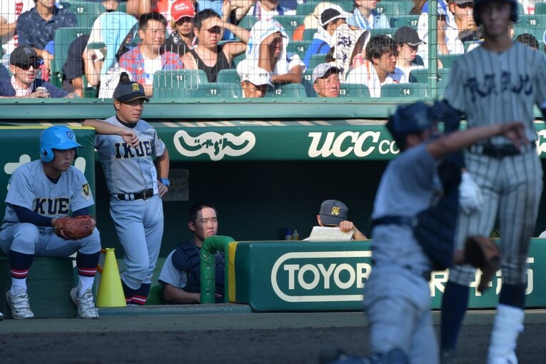 2019年夏の甲子園で指揮をとる仙台育英・須江航監督　©Hideki Sugiyama